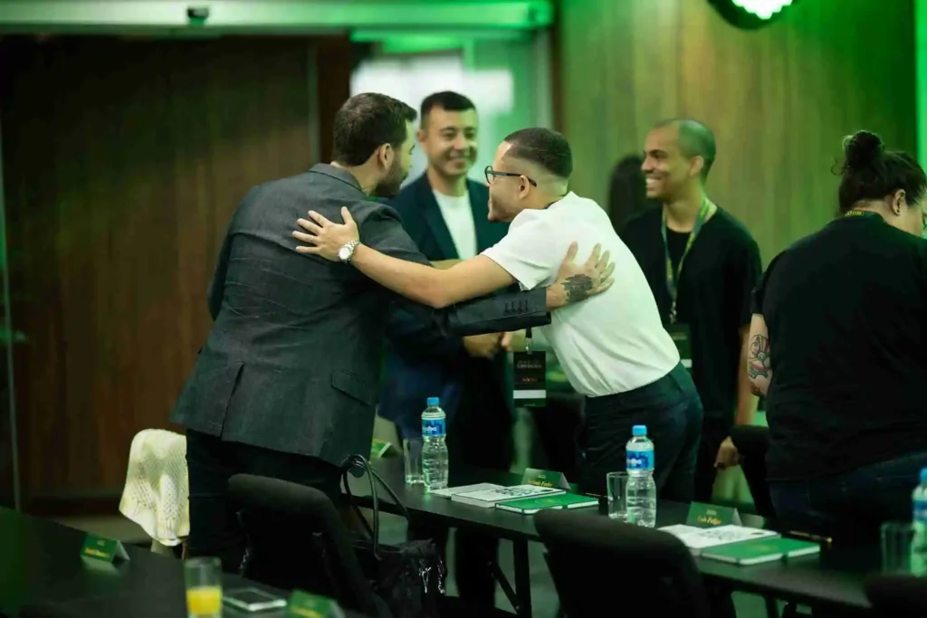 Networking entre profissionais de SEO durante evento do SEO Club